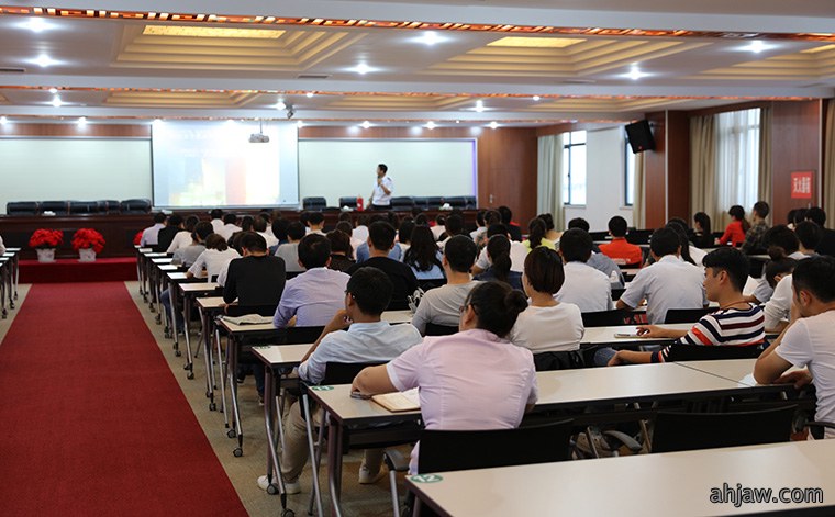 学消防 讲：东方帝维开展消防培训