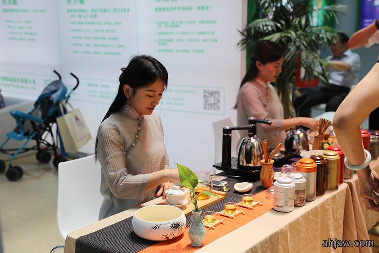 东方帝维携爆品、豪礼、美女及满满的诚意嗨爆畜博会！